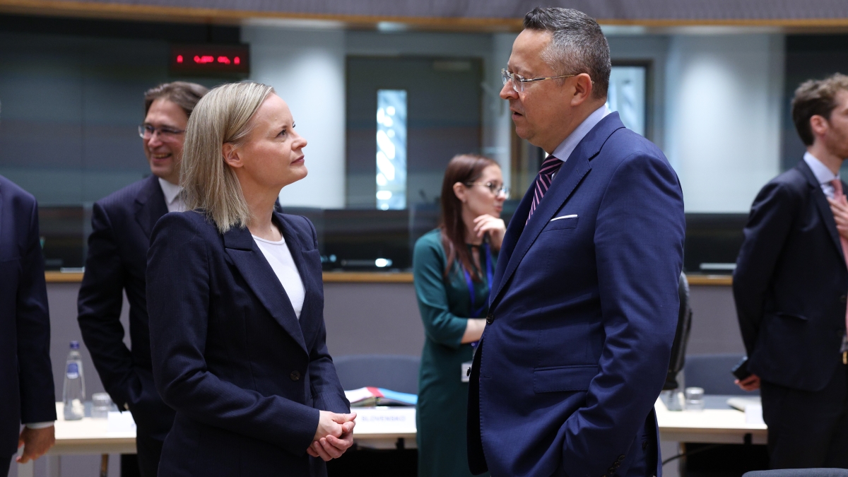 VMuutiset's tweet image. Valtiovarainministeri Riikka Purra edustaa tänään Suomea euroryhmässä.
Ministerit keskustelevat mm. digitaalisesta eurosta ja euron kansainvälisestä roolista.(Kuva: EU)
Tiedote: vm.fi/-/valtiovarain…
Taustaa digitaalisesta eurosta: vm.fi/digitaalinen-e…
#SuomiEU | @ir_rkp