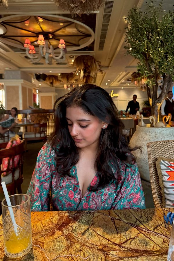 GvPNSeqWkAAZFu-?format=jpg&name=900x900