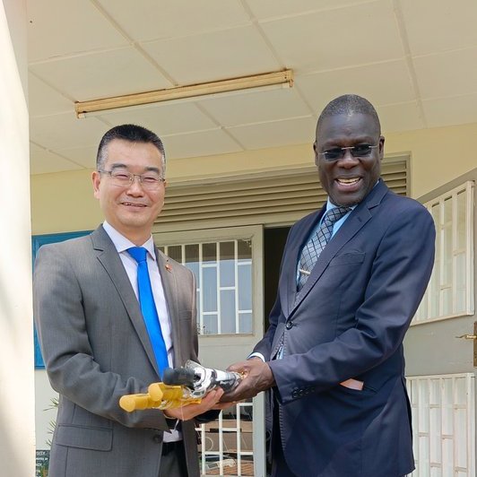GuluVarsity's tweet image. Gulu University has held high-level meeting with delegation from the Embassy of the People’s Republic of China in Uganda @ChineseEmb_Uga on 26th June, marking a significant step towards strengthening bilateral educational and research partnerships.
The visiting team welcomed by…