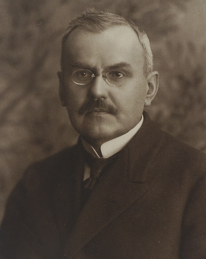 🗓️ 7 VII 1874 roku urodził się Władysław Grabski, polityk, ekonomista, poseł na Sejm, minister, premier RP (1920, 1923–1925), autor reformy walutowej i gospodarczej, rektor SGGW.

📰 Dowiedz się więcej ➡️ Premier do zadań specjalnych – Władysław Grabski: cutt.ly/rrYZnHRN