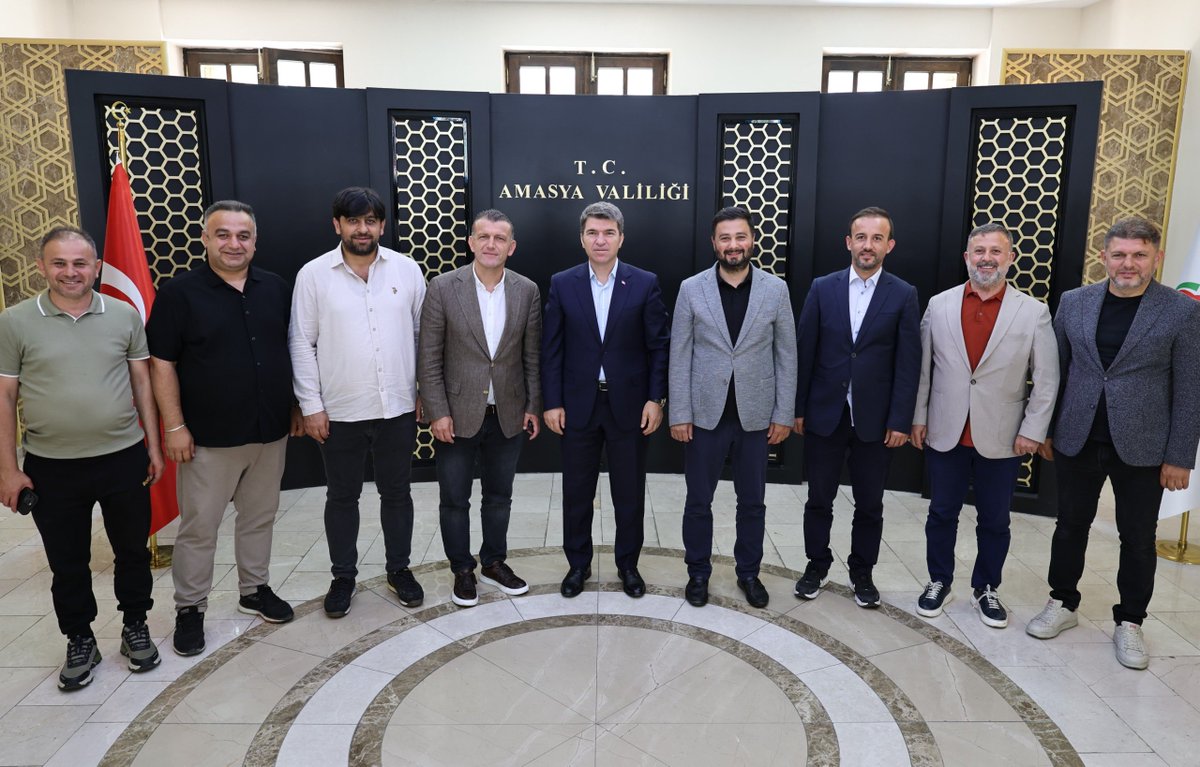 İstanbul Kağıthane Belediye Başkanı Mevlüt ÖZTEKİN ile beraberindekiler, Valimiz Önder BAKAN'ı ziyaret ettiler.
