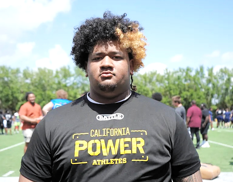 Dave Keefer (@davekeefer) on Twitter photo Arizona adds commitment from DL Manoah Faupusa over North Carolina, Colorado:
Click here: on3.com/rivals/news/ar…
Once three-star DL Manoah Faupusa (Santa Margarita) took his trip to Arizona, the choice was clear.
<a href="/ManoahFaupusa/">Manoah Faupusa</a> <a href="/SMCHS_Football/">SM Eagles Football</a> <a href="/SMCHSEagles/">SANTA MARGARITA Catholic High School</a> <a href="/CoachVandermade/">Lenny Vandermade</a> Arizona adds commitment from DL Manoah Faupusa over North Carolina, Colorado:
Click here: on3.com/rivals/news/ar…
Once three-star DL Manoah Faupusa (Santa Margarita) took his trip to Arizona, the choice was clear.
<a href="/ManoahFaupusa/">Manoah Faupusa</a> <a href="/SMCHS_Football/">SM Eagles Football</a> <a href="/SMCHSEagles/">SANTA MARGARITA Catholic High School</a> <a href="/CoachVandermade/">Lenny Vandermade</a>