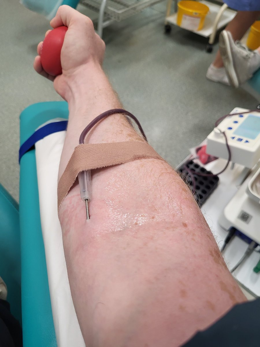 Pastey_n's tweet image. 🩸So, after 3.5 years in #Czech Republic, I finally got around to giving my first #BloodDonation here.
Kinda feel ashamed of myself 😅
Thanks to the staff at @Thomayerka for their excellent support, and for surmounting my linguistic inconvenience!
#Giveblood!