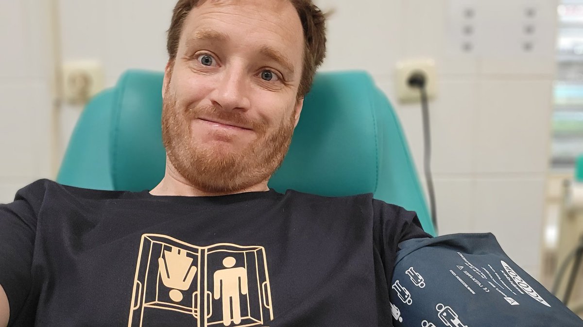Pastey_n's tweet image. 🩸So, after 3.5 years in #Czech Republic, I finally got around to giving my first #BloodDonation here.
Kinda feel ashamed of myself 😅
Thanks to the staff at @Thomayerka for their excellent support, and for surmounting my linguistic inconvenience!
#Giveblood!