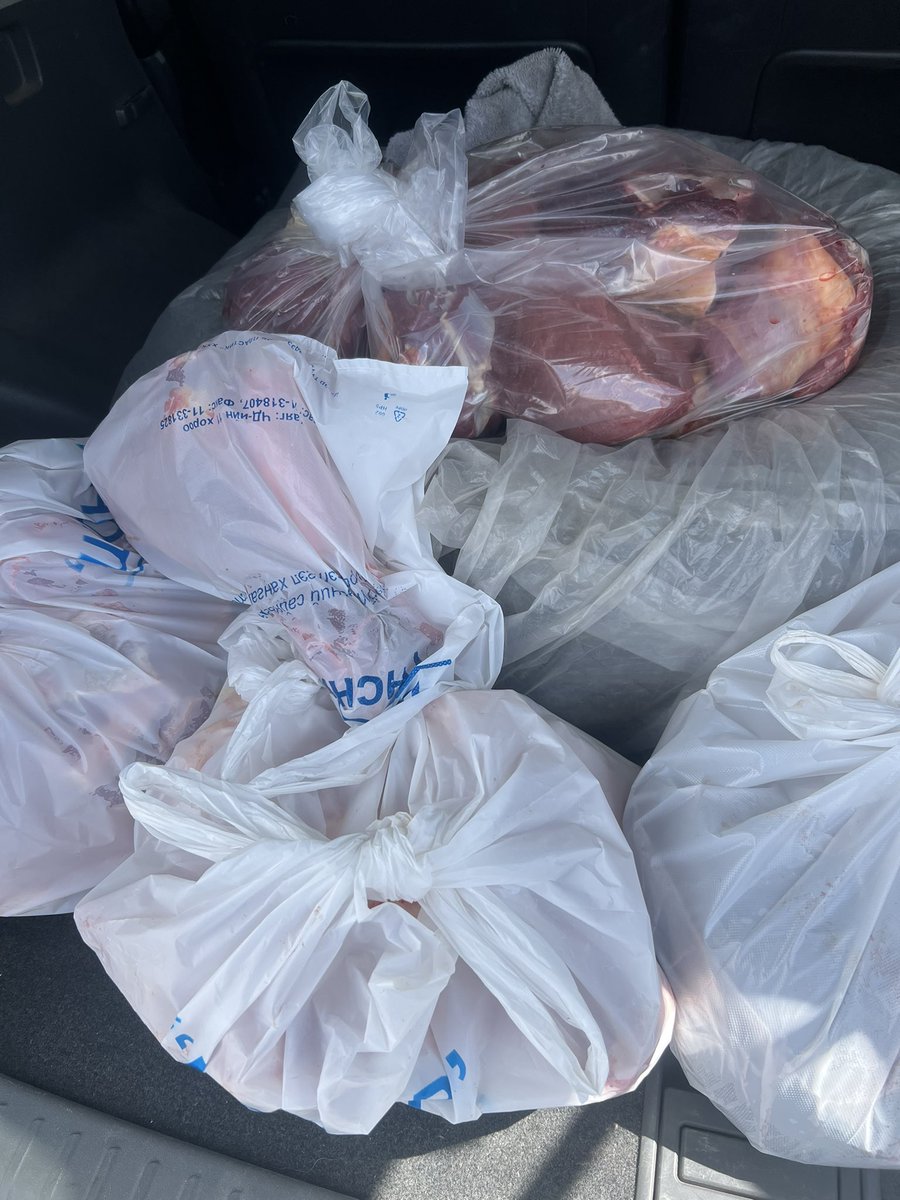 Үхрийн нэг гуя, хонь нэг гулууз авсанчэн бараг сая гэшшш🤌
Заа шаалдаа бадмаа бярууны үнэ байсышшдээ гэж бодоолл авлаа🤪

Бараа материал, ажил үйлчилгээний үнэ чинь пуужиндаад төгрөг чинь 00-н цаас шиг болжээнэ дээ ар монголын ахан дүүсээ
Танүүс баян хүнүүс болоод тоодоггүймүү🙄