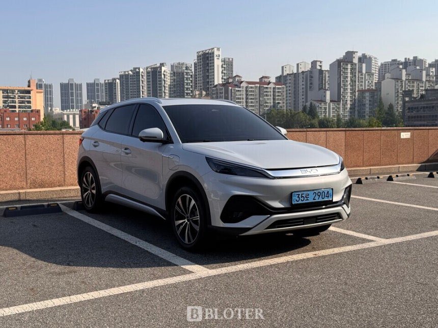 올초부터 국내 승용차 시장 진출을 선언한 BYD코리아가 소형 전기 스포츠유틸리티차량(SUV) 아토3를 앞세워 혼다와 스텔란티스 등의 판매량을 앞지른 것으로 나타났습니다. 
카이즈유데이터연구소의 올해 상반기 신차 등록 자료에 따르면 BYD는 총 1337대가 판매돼 수입차 브랜드 중 전체 14위에 오른