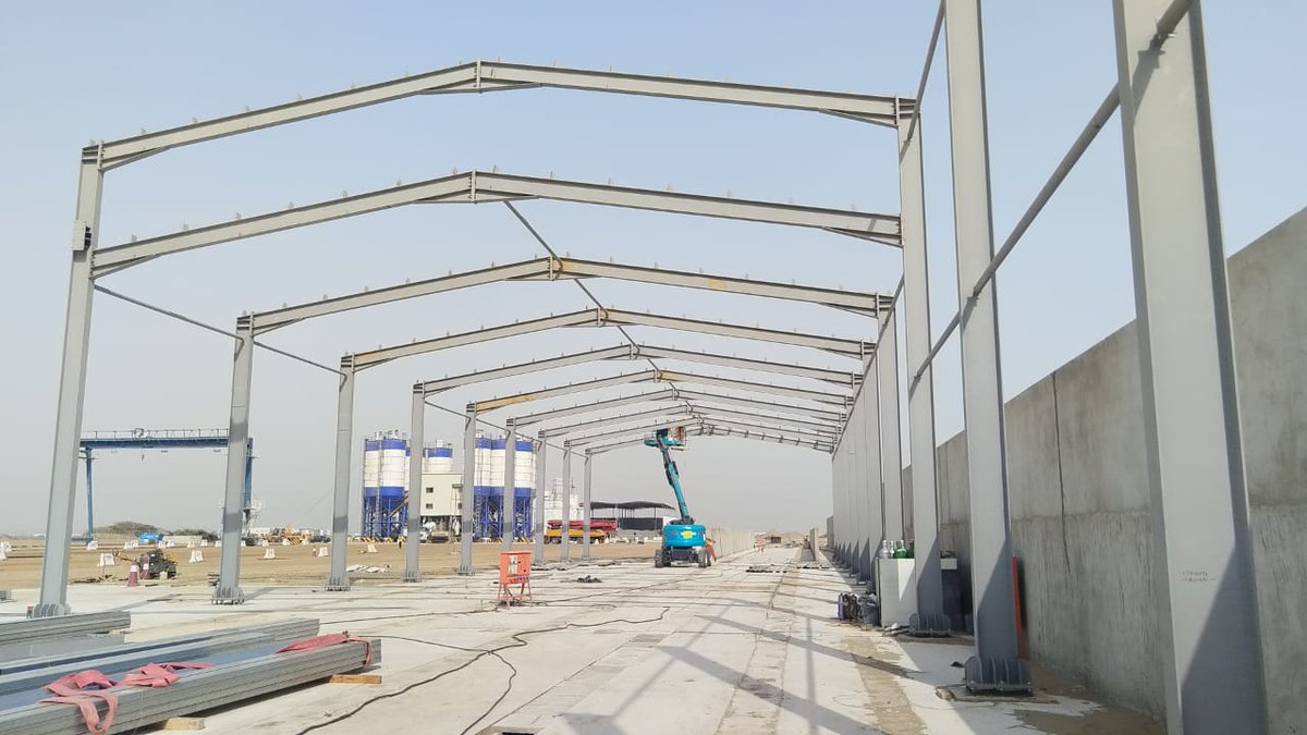SHENGLISHENGHUA's tweet image. 🚧 Ongoing Project Highlight
The erection of the steel structure is progressing steadily on-site.
Another milestone in delivering high-quality industrial solutions.
📍 Jazan City 🇸🇦
#IndustrialConstruction #SteelStructure #ProjectInProgress #اليوم_الاثنين #Shenghua #موقع_جديد