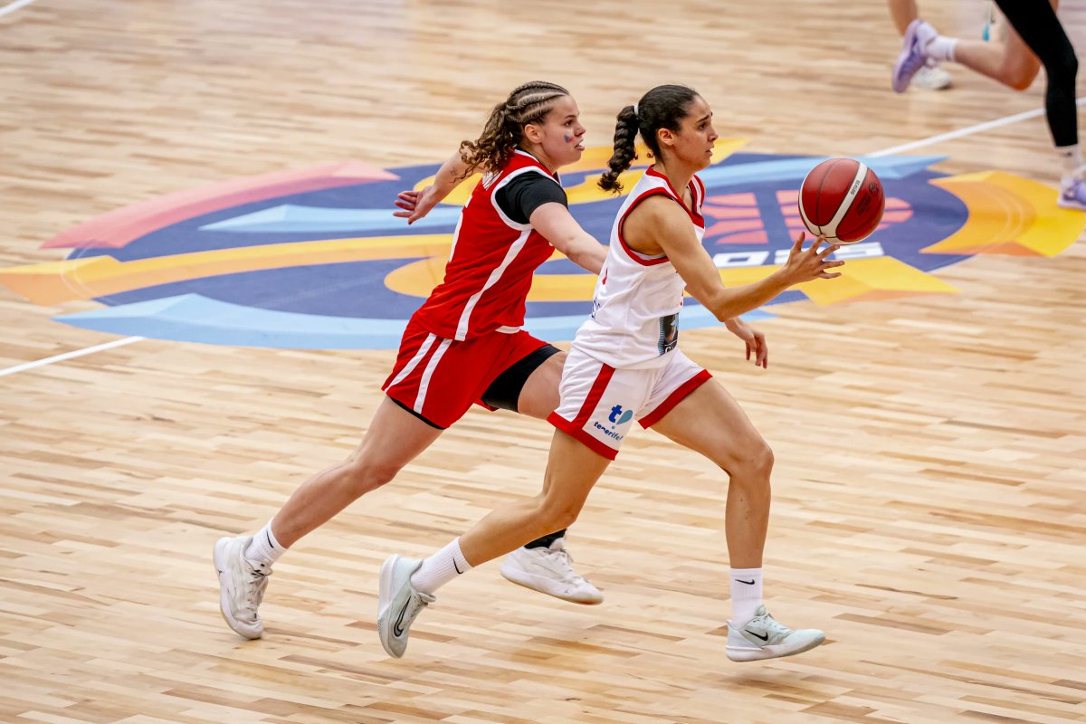 ¡Segunda victoria para Mireya Sanz con la #U18F en el Eurobasket! 🇪🇸

España supera con facilidad a República Checa (89-44) antes de enfrentarse a Polonia 🔜

📊 3 puntos, 2 rebotes y 2 asistencias

#ElLatidodeMendi #MendikoTaupada
