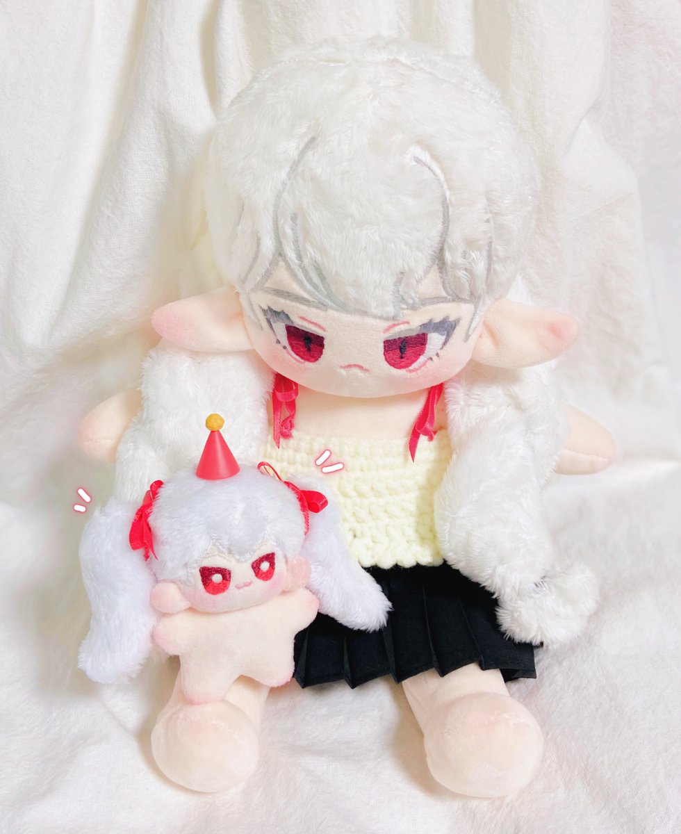 묘리님 이벤트에 당첨돼서 자캐솜깅을 받았어요🎉
그지같은 손그림을 들고갔음에도 너무 이쁘게 만들어주셨음🥹🥹🫶
쪼꾸미 너무너무 귀엽구 이제 우린 영원히 함께야...💗