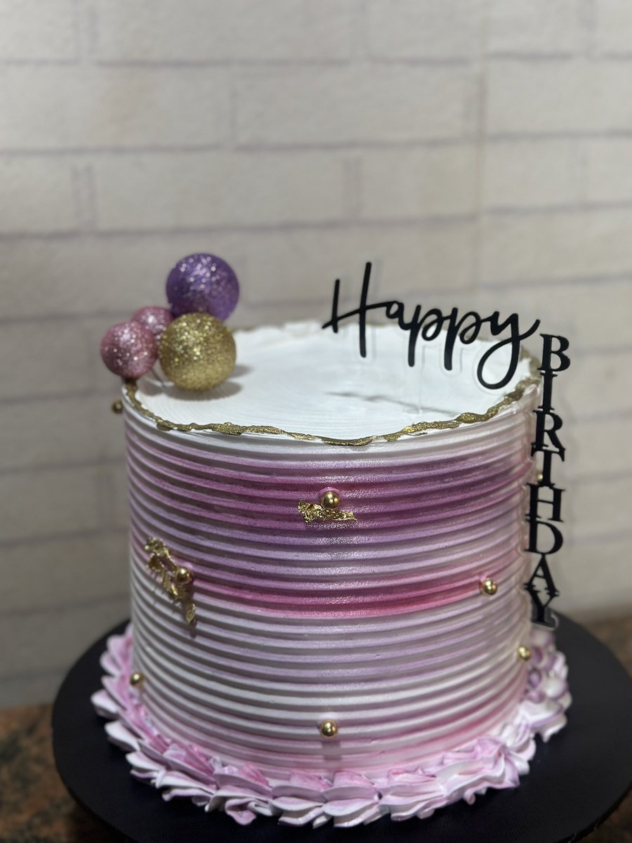 Cake Description
 Size: 8 inches 3layers 
🍰:  Vanilla et Red Velvet 
Frosting: whipped cream 
LOCATION: Kaduna 

Pls help repost 🙏🏾

#cakesbysirkay 
#bestcakeinkaduna 
#kadunabakers 
#bakersinkaduna 
#bestcakesinkd
#baking
#birthdaycake 
#luxurycakes