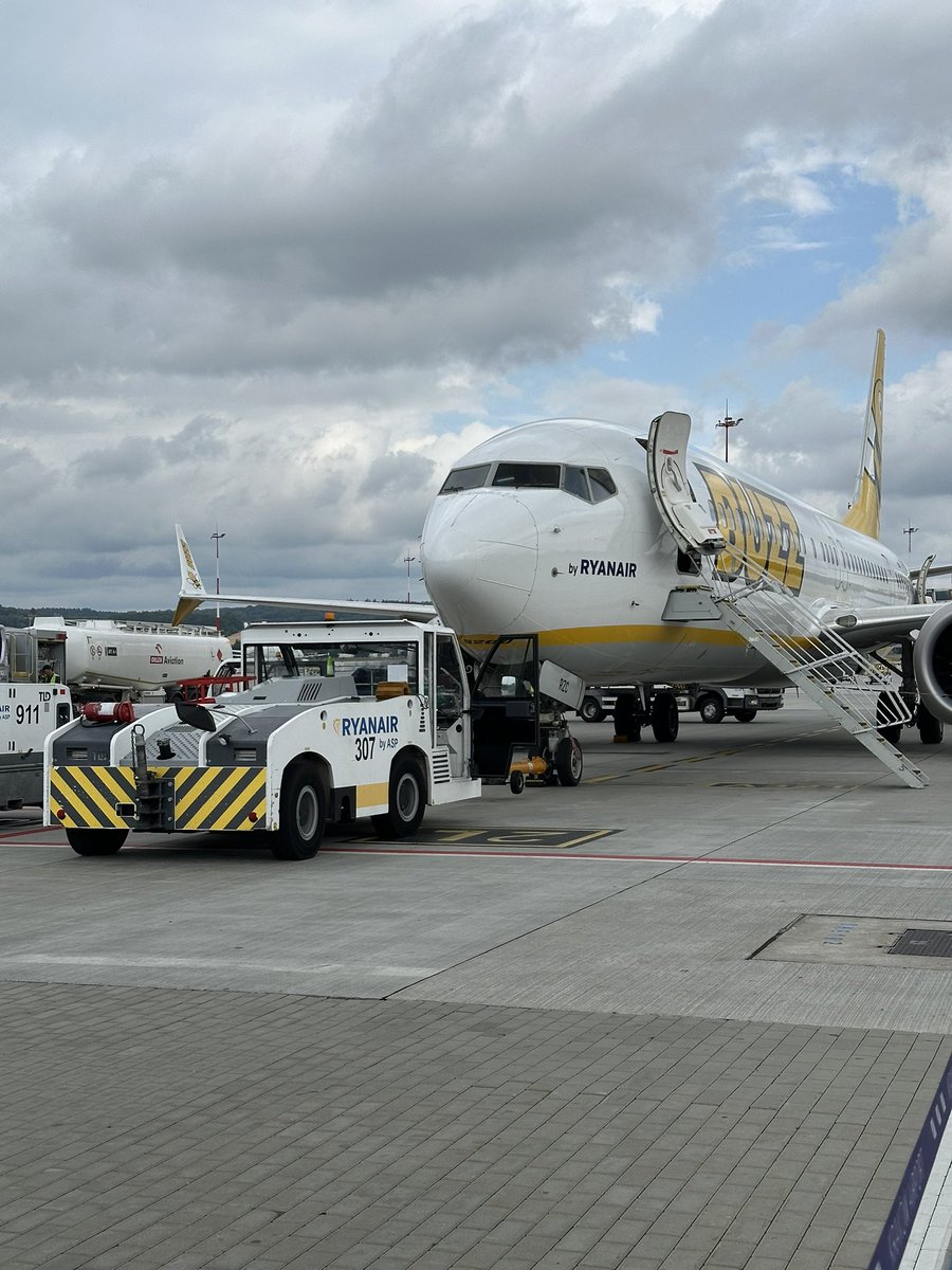 Pilnujcie polskiego piłkarstwa. ✈️👋