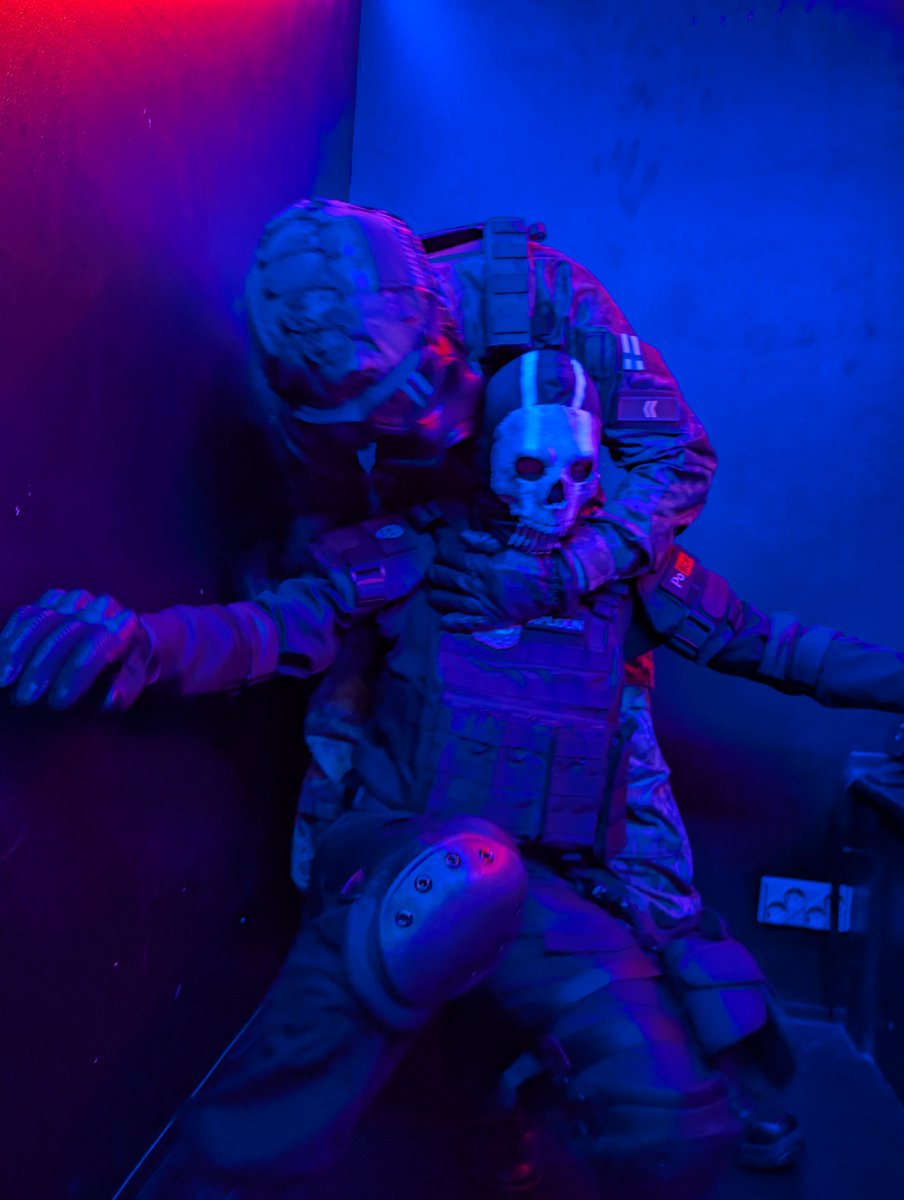 <a href="/NinkeAwoo/">Ninke</a>: Don't worry, I got you bro.

How bro got me: