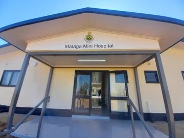 juma_jia's tweet image. Big milestone for Mberengwa as the new Mataga Mini Hospital brings quality healthcare closer to communities, with modern equipment and sustainable energy. No one should be left behind. #HealthcareForAll #Vision2030 #ZimbabweDevelopment
