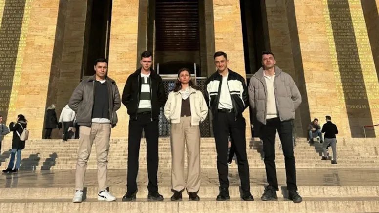 Nasuh Bektaş (@nasuhbektas) on Twitter photo Mustafa Kemal’in askerleriyiz dedikleri için TSKdan atıldılar. Avukat Serdar Öztürk’ün orduevinde düzenlenen Törene davet edilmişlerdi genelkurmay orduevine giremeyecekleri için düğüne alınmamalarını yasakladı
<a href="/MuyesserYildiz/">Müyesser Yıldız</a> Mustafa Kemal’in askerleriyiz dedikleri için TSKdan atıldılar. Avukat Serdar Öztürk’ün orduevinde düzenlenen Törene davet edilmişlerdi genelkurmay orduevine giremeyecekleri için düğüne alınmamalarını yasakladı
<a href="/MuyesserYildiz/">Müyesser Yıldız</a>