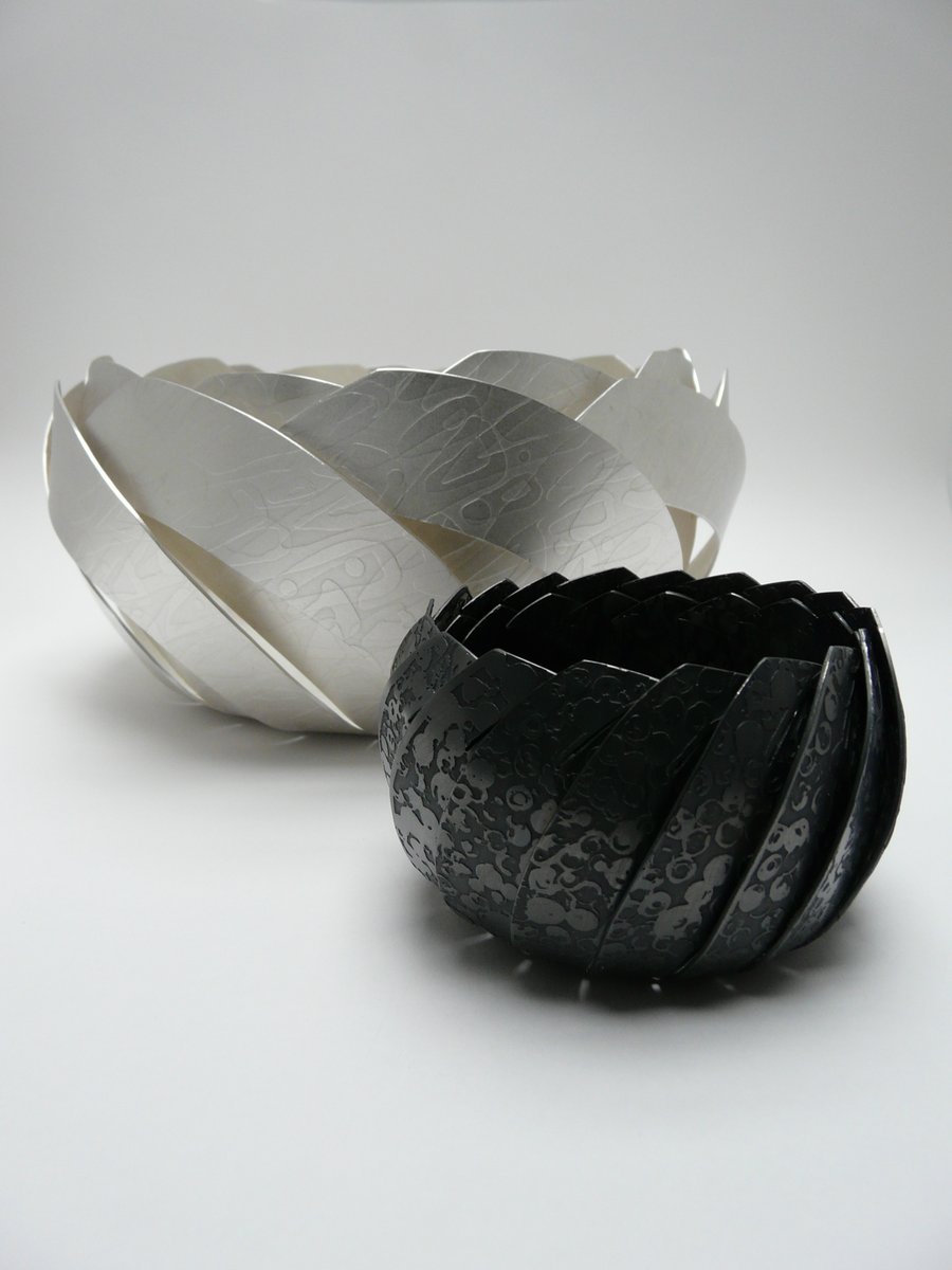 CraftInFocus's tweet photo. Silversmith, Karina Gill designs and makes unique etched metal bowls, jewellery, spoons and sculptural pieces. You’ll find her at the Desire Jewellery & Silversmithing Fair @waterperry Tickets need to be purchased in advance. #Mondaymaker #makerMonday https://t.co/H0kJu3x6e9 https://t.co/VCPuKgQXya