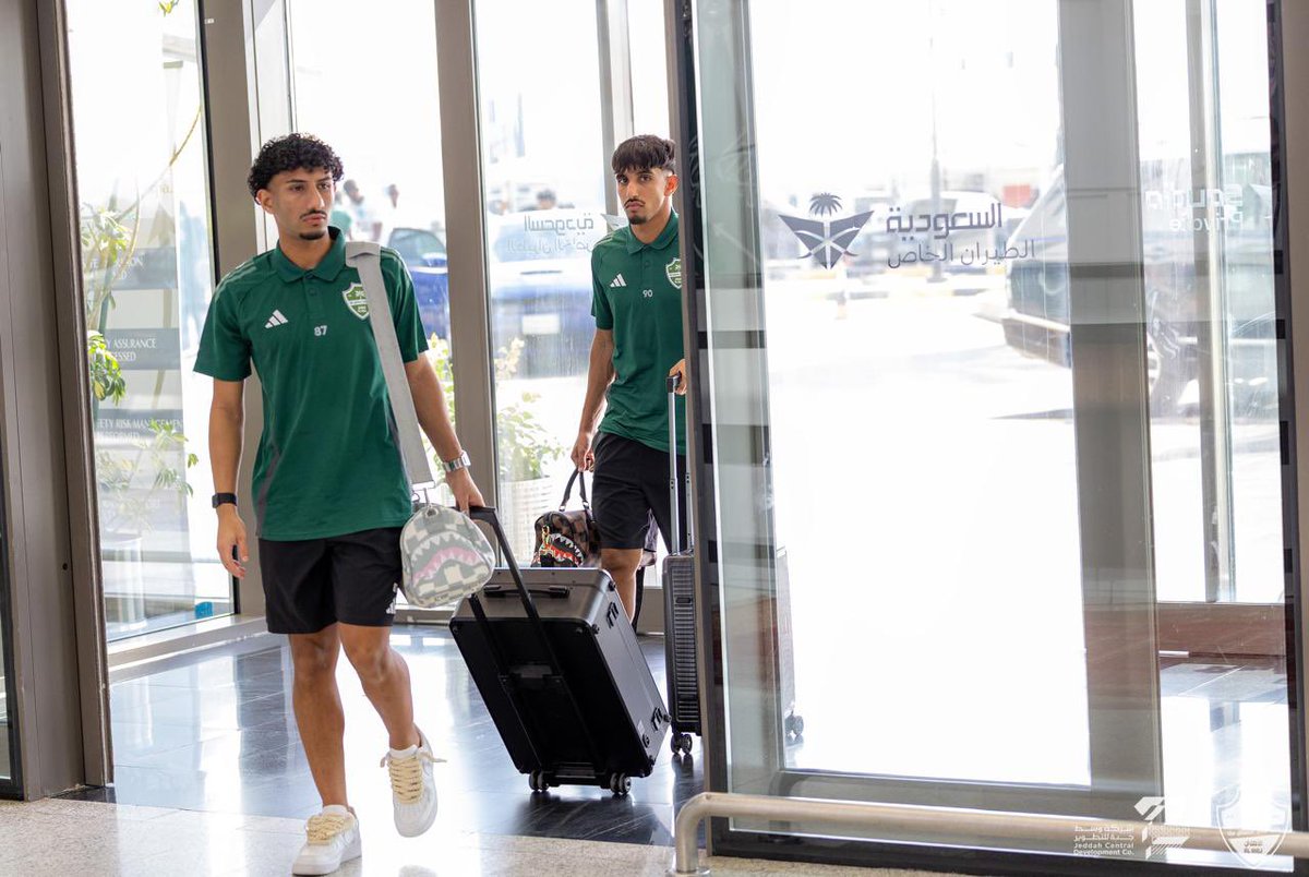 الأبطال يغادرون إلى النمسا 🇦🇹✈️
أول محطات المعسكر الاعدادي 💪
 
#الأهلي
#صيف_بطل_النخبة