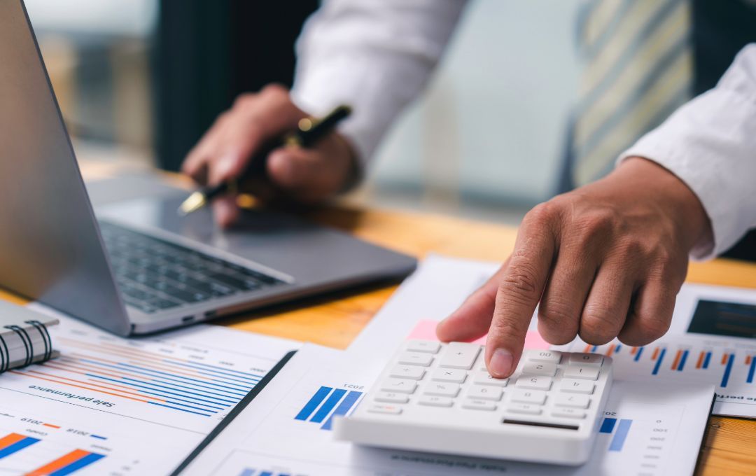 Have you overpaid on tax? 🤑 You might be eligible for a tax refund! If you're unclear about the process or how it affects upcoming payments, let us clarify and ensure you claim correctly. #TaxBack
👉🏻1stcloudaccountants.co.uk