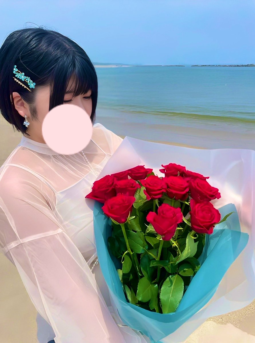 _XwX_v's tweet image. ご報告🕊𓂃𓈒𓏸︎︎︎︎
令和7年7月7日🎋✨️
七夕の日に大切な人からプロポーズされ、
婚約いたしました💍
いつも支えてくれて、どんな時も、
誰からも守ってくれてありがとう😌🩵
織姫と彦星みたいに
これからもずっと、一緒にいられますように💫
#日常垢
#七夕2025
#プロポーズ
#婚約