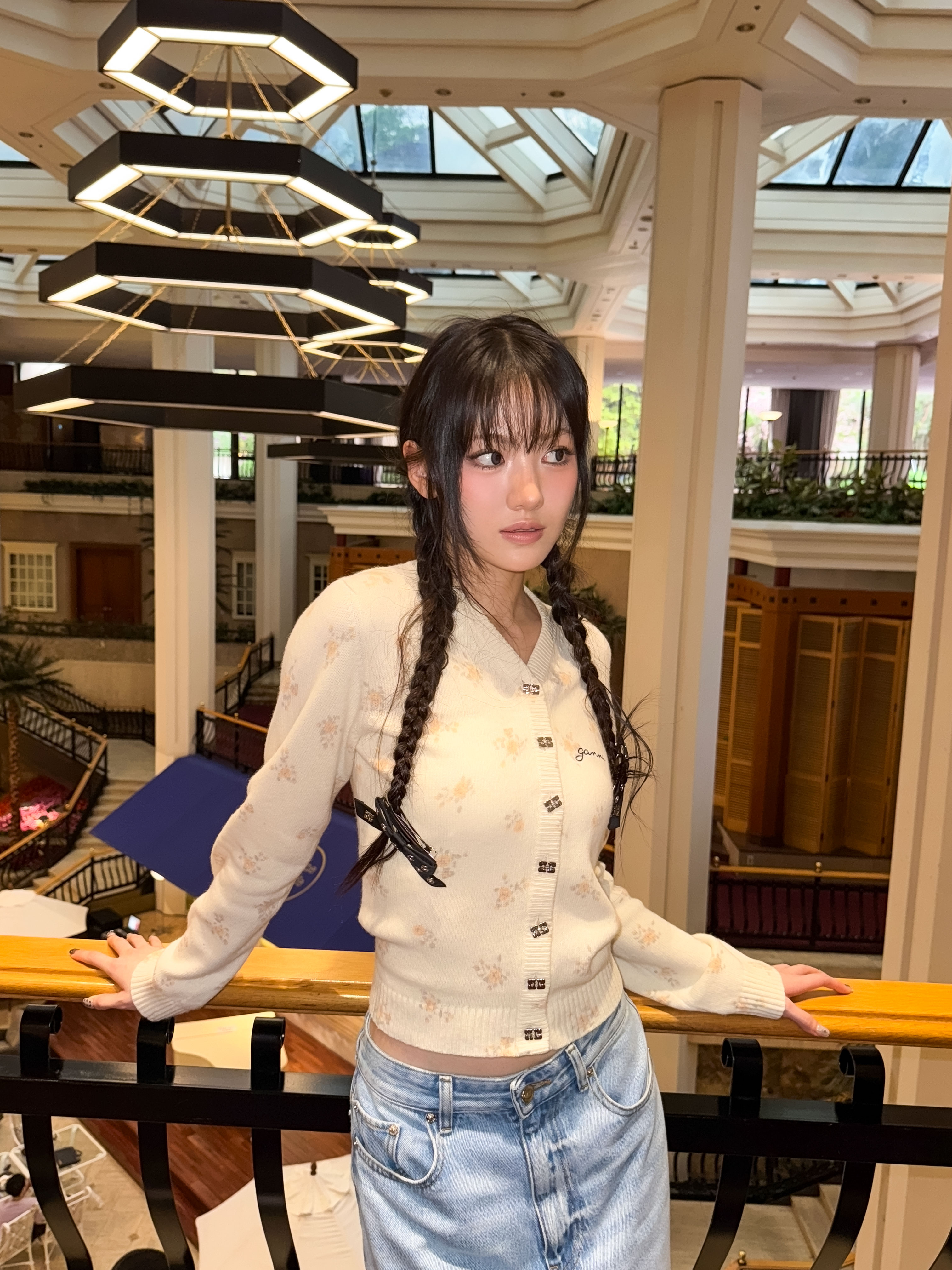 GvPWcqUaIAA1V_G?format=jpg&name=4096x4096