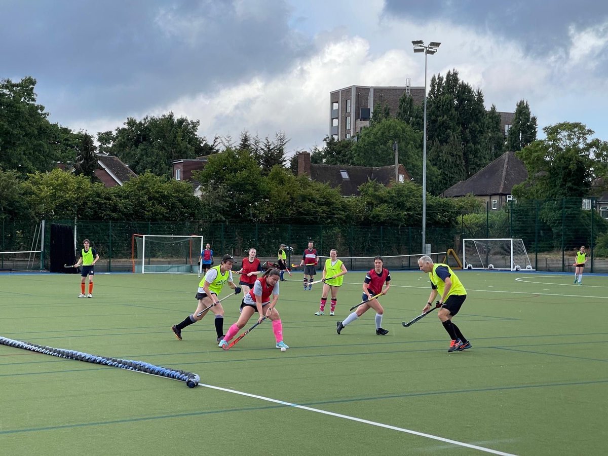 Thank you to the Social Hockey Festival Committee for organising a cracking tournament today at St Benedict’s! 🧡💙 5 teams, named after famous people from Ealing, took part in the fun event followed by some recovery time in the pub 🤗