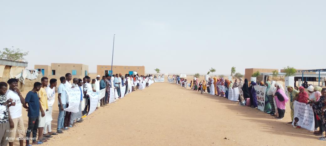 yousef_ism58349's tweet photo. #288days Peaceful protest inside the Agadez humanitarian center
Saving the lives of refugees in Agadez
We don't want to stay here is our demand
We don't want to stay in the desert
#Please_help_us 🙏 @_Nico_Piro_ @amnestyitalia @humanrightslaw @soshumanity_de @RimaHas @Refugees https://t.co/pqk9cMJq33