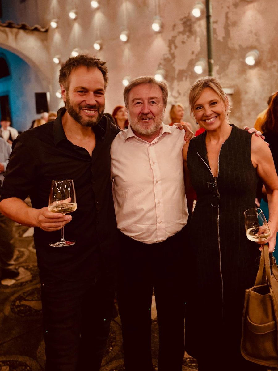 ¡Gracias, Maestro Josep Vicent! 🎶

Celebramos su brillante dirección en 'La Fura dels Baus' y 'El Amor Brujo' en el Festival de Liubliana.

Una representación poderosa del talento español en la escena cultural internacional 🇪🇸