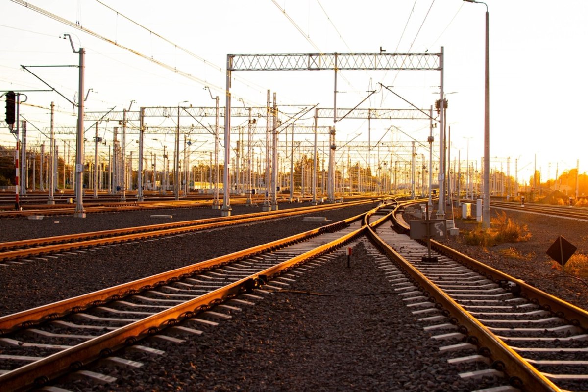 aceupdatemag's tweet image. 𝙍𝙖𝙞𝙡𝙬𝙖𝙮 𝘽𝙤𝙖𝙧𝙙 𝙘𝙤𝙣𝙨𝙞𝙙𝙚𝙧𝙨 𝙚𝙭𝙥𝙖𝙣𝙨𝙞𝙤𝙣 𝙤𝙛 𝘼𝙩𝙩𝙞𝙥𝙖𝙩𝙩𝙪-𝙂𝙪𝙢𝙢𝙞𝙙𝙞𝙥𝙤𝙤𝙣𝙙𝙞 𝙧𝙖𝙞𝙡 𝙡𝙞𝙣𝙚

Read more: aceupdate.com/railway-board-…

#ACEUpdate #Railway #railline #RailwayBoard #development