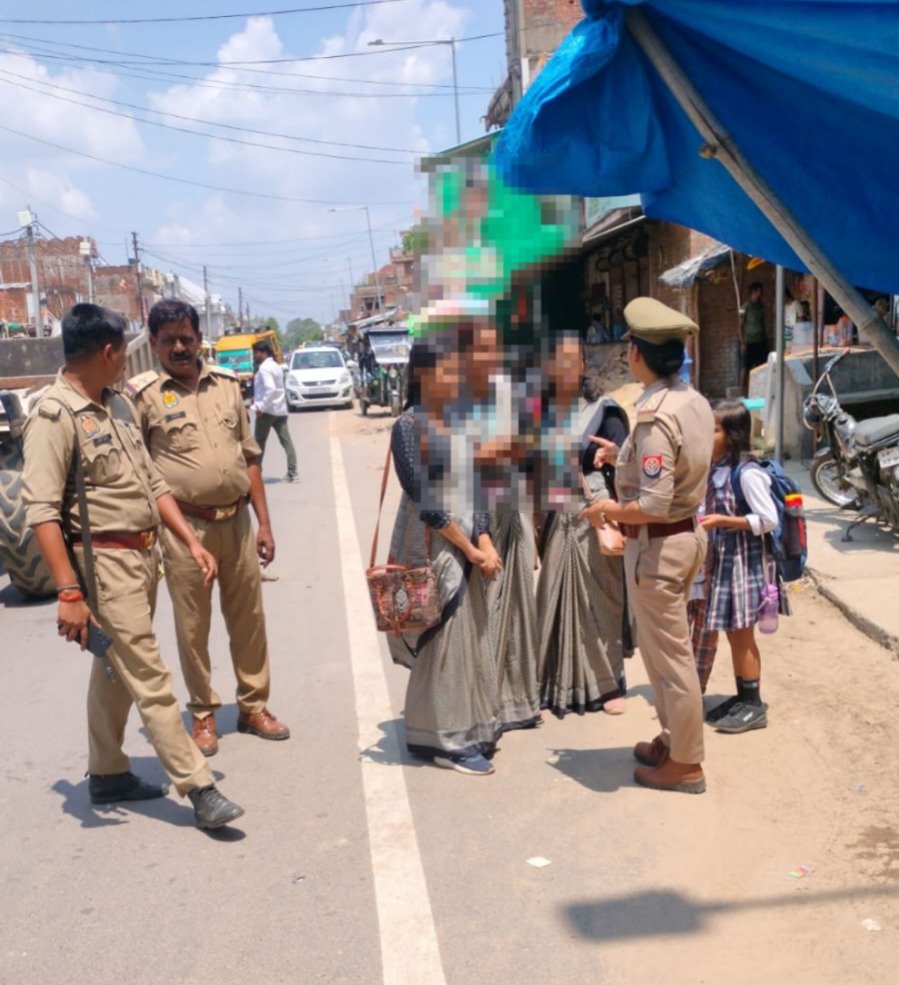 PRATAPGARH POLICE (@pratapgarhpol) on Twitter photo ЁЯСЙрдорд┐рд╢рди рд╢рдХреНрддрд┐ рдЕрднрд┐рдпрд╛рди рдХреЗ рдЕрдВрддрд░реНрдЧрдд рдПрдиреНрдЯреА рд░реЛрдорд┐рдпреЛ рдЯреАрдо рджреНрд╡рд╛рд░рд╛ рдорд╣рд┐рд▓рд╛ рд╕реБрд░рдХреНрд╖рд╛, рд╕рд╢рдХреНрддрд┐рдХрд░рдг рдПрд╡рдВ рдЬрдирдЬрд╛рдЧрд░реВрдХрддрд╛ рд╕рдВрдмрдВрдзреА рдХрд╛рд░реНрдпрдХреНрд░рдо рд╕рдВрдЪрд╛рд▓рд┐рдд-
рдкреБрд▓рд┐рд╕ рдЕрдзреАрдХреНрд╖рдХ рдкреНрд░рддрд╛рдкрдЧрдврд╝ рдбреЙ0 рдЕрдирд┐рд▓ рдХреБрдорд╛рд░ рдХреЗ рдирд┐рд░реНрджреЗрд╢рди рдореЗрдВ "рдорд┐рд╢рди рд╢рдХреНрддрд┐" рдЕрднрд┐рдпрд╛рди рдХреЗ рдЕрдВрддрд░реНрдЧрдд рдЬрдирдкрдж рдХреА рд╕рднреА рдерд╛рдиреЛрдВ рдХреА рдПрдиреНрдЯреА рд░реЛрдорд┐рдпреЛ рдЯреАрдореЛрдВ рджреНрд╡рд╛рд░рд╛ рдХреНрд╖реЗрддреНрд░реАрдп рд╕рд╛рд░реНрд╡рдЬрдирд┐рдХ ЁЯСЙрдорд┐рд╢рди рд╢рдХреНрддрд┐ рдЕрднрд┐рдпрд╛рди рдХреЗ рдЕрдВрддрд░реНрдЧрдд рдПрдиреНрдЯреА рд░реЛрдорд┐рдпреЛ рдЯреАрдо рджреНрд╡рд╛рд░рд╛ рдорд╣рд┐рд▓рд╛ рд╕реБрд░рдХреНрд╖рд╛, рд╕рд╢рдХреНрддрд┐рдХрд░рдг рдПрд╡рдВ рдЬрдирдЬрд╛рдЧрд░реВрдХрддрд╛ рд╕рдВрдмрдВрдзреА рдХрд╛рд░реНрдпрдХреНрд░рдо рд╕рдВрдЪрд╛рд▓рд┐рдд-
рдкреБрд▓рд┐рд╕ рдЕрдзреАрдХреНрд╖рдХ рдкреНрд░рддрд╛рдкрдЧрдврд╝ рдбреЙ0 рдЕрдирд┐рд▓ рдХреБрдорд╛рд░ рдХреЗ рдирд┐рд░реНрджреЗрд╢рди рдореЗрдВ "рдорд┐рд╢рди рд╢рдХреНрддрд┐" рдЕрднрд┐рдпрд╛рди рдХреЗ рдЕрдВрддрд░реНрдЧрдд рдЬрдирдкрдж рдХреА рд╕рднреА рдерд╛рдиреЛрдВ рдХреА рдПрдиреНрдЯреА рд░реЛрдорд┐рдпреЛ рдЯреАрдореЛрдВ рджреНрд╡рд╛рд░рд╛ рдХреНрд╖реЗрддреНрд░реАрдп рд╕рд╛рд░реНрд╡рдЬрдирд┐рдХ