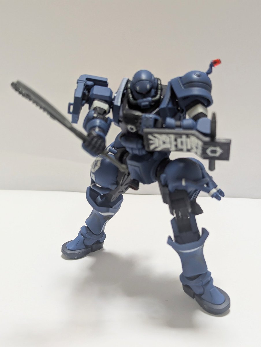 暑い中、皆様お疲れ様でした♪
今頃ですが、軍警ザク完成しました。
太ももの丸いやつはなんだろう。
#ガンプラ好きと繋がりたい
#ジークアクス 
#軍警ザク