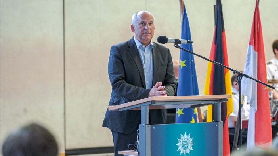 KdoMagazin's tweet image. #BFE: Polizeipräsidium Einsatz feiert in #Hessen 40 Jahre BFE der #Polizei. Das #HPE besteht seit November 2023, entstand aus dem früheren Bereitschaftspolizeipräsidium und bündelt nun alle hessischen #Spezialeinheiten unter einem Dach.innen.hessen.de/presse/polizei…