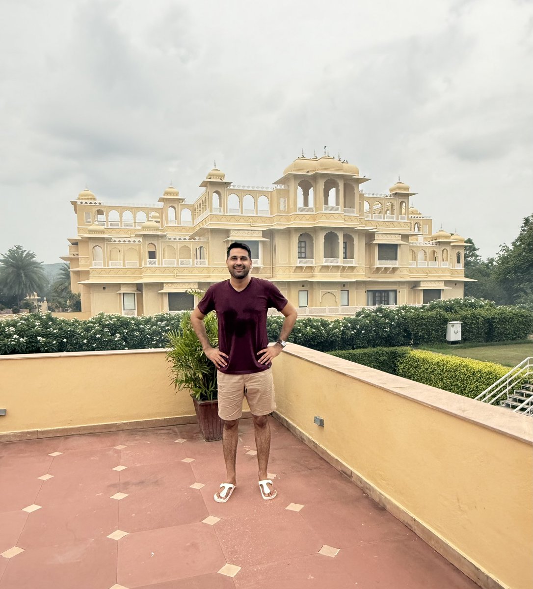 संघर्ष भी उन्हीं को चुनता है, 
जिनमें लड़ने की क्षमता होती हैं।