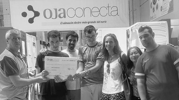 OjaConecta (@conectaoja) on Twitter photo ARPA AUTISMO RIOJA, nos honró la semana pasada con su visita, un encuentro que nos ha permitido aprender más sobre su increíble labor. Con gran emoción, hemos entregado un cheque como donación para contribuir a sus valiosas iniciativas. <a href="/autismorioja/">Arpa Autismo Rioja</a> ARPA AUTISMO RIOJA, nos honró la semana pasada con su visita, un encuentro que nos ha permitido aprender más sobre su increíble labor. Con gran emoción, hemos entregado un cheque como donación para contribuir a sus valiosas iniciativas. <a href="/autismorioja/">Arpa Autismo Rioja</a>