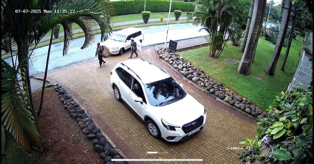 Like we have always said #ThePeople should invest in AI enhanced CCTV cameras. History repeats itself when politicians are profiled or arrested by the police in broad daylight. Seems today it's a #PublicHoliday since #WaiyakiWay is also closed.
#77sirininumbers