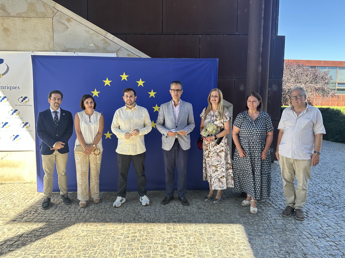 🇪🇸🇵🇹 | Las redes de información 🇪🇺, a debate en el IV Encuentro de Jóvenes de CYL organizado por la Fundación Rei Alfonso Henriques.
Participan la directora académica de Cooperación de la <a href="/usal/">Universidad de Salamanca</a> Maria Cruz Sánchez, Alfredo Fernández <a href="/sciusal/">Servicio Central de Idiomas - USAL</a> y Luis Norberto González <a href="/ED_Salamanca/">Europe Direct Salamanca</a>