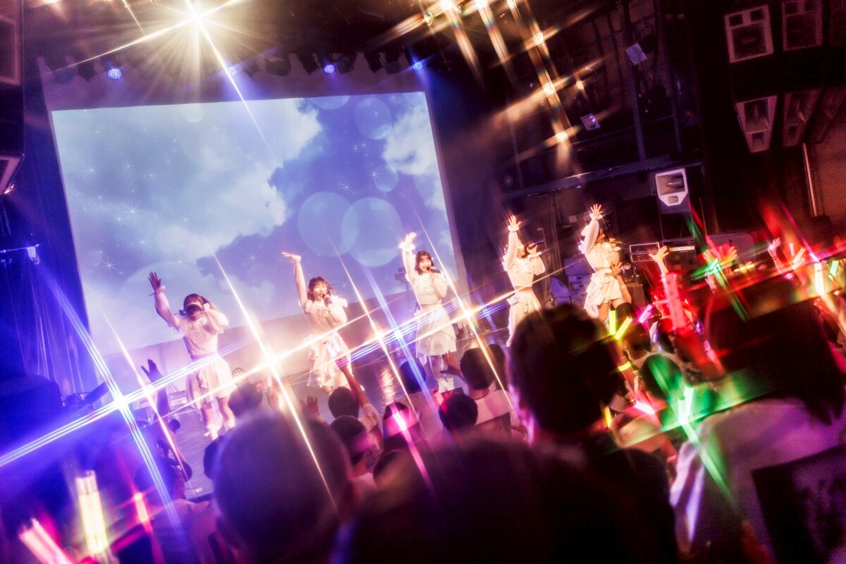 natalie_mu's tweet photo. 【ライブレポート】SW!CH、6年半にわたる活動のスイッチを“OFF”　渾身のパフォーマンスで伝えた「ありがとう」（写真33枚）
https://t.co/dgduBQlN4V

#SWICH #SWICHOFF https://t.co/AnKRMqNPzk