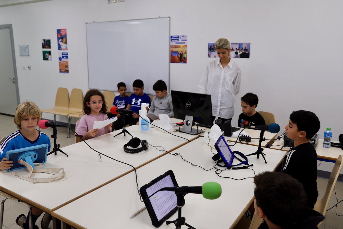 EFIDjeddah's tweet image. De la maternelle au lycée, les enseignants de l’EFID ont recours à la webradio.
Un outil pédagogique vivant et incontournable ! 

📡 Découvrez des émissions et podcasts réalisés par nos élèves ici 👉
lyceefrancaisdjeddah.com/2025/07/06/la-…

@mlfmonde @franceinjeddah @franceinksa #webradio