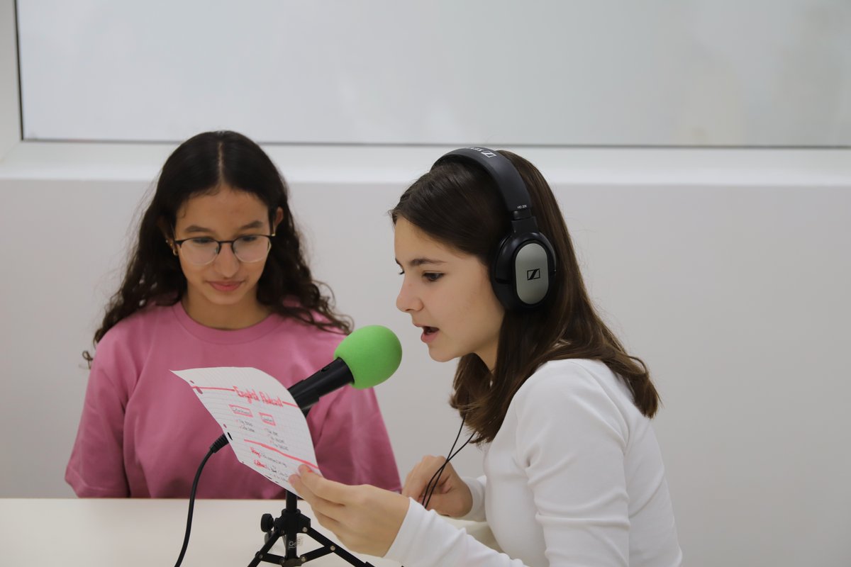 EFIDjeddah's tweet image. De la maternelle au lycée, les enseignants de l’EFID ont recours à la webradio.
Un outil pédagogique vivant et incontournable ! 

📡 Découvrez des émissions et podcasts réalisés par nos élèves ici 👉
lyceefrancaisdjeddah.com/2025/07/06/la-…

@mlfmonde @franceinjeddah @franceinksa #webradio