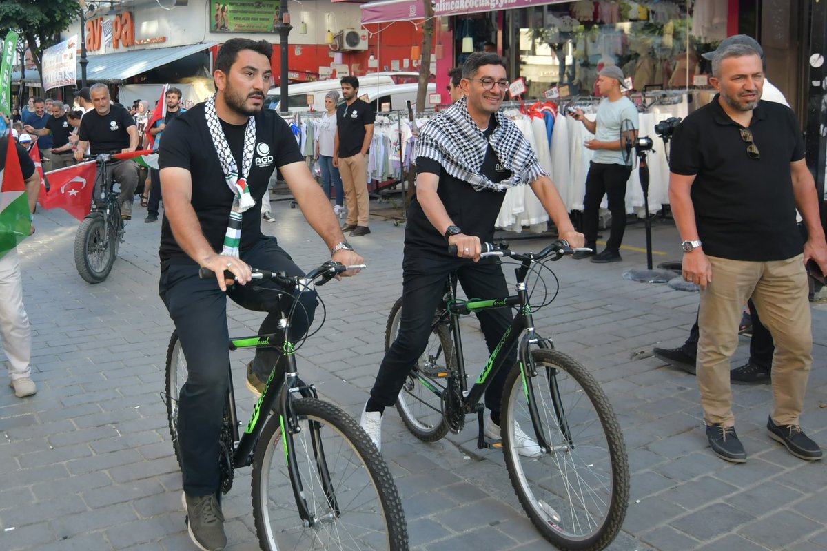 Davut ŞAHİN (@davutsahin3461) on Twitter photo Ağabeylerim, <a href="/GopSaadet/">Saadet Gaziosmanpaşa</a> İlçe Başkanım <a href="/isa_yildiz_gop/">isa yıldız</a> ve <a href="/AGDGOP/">AGD Gaziosmanpaşa</a> İlçe Başkanım <a href="/aliihsaner32/">Ali İhsan Er</a> ; bulundukları makamın hakkını fazlasıyla veriyorlar. Her bir çalışmalarıyla bir sonrakini daha iyi yapmak için büyük bir gayret gösteriyorlar. Rabbim Razı Olsun. Ağabeylerim, <a href="/GopSaadet/">Saadet Gaziosmanpaşa</a> İlçe Başkanım <a href="/isa_yildiz_gop/">isa yıldız</a> ve <a href="/AGDGOP/">AGD Gaziosmanpaşa</a> İlçe Başkanım <a href="/aliihsaner32/">Ali İhsan Er</a> ; bulundukları makamın hakkını fazlasıyla veriyorlar. Her bir çalışmalarıyla bir sonrakini daha iyi yapmak için büyük bir gayret gösteriyorlar. Rabbim Razı Olsun.