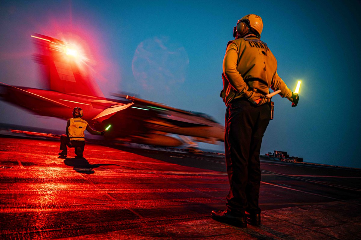 Full throttle 🔥

USS Nimitz (CVN 68) conducts flight operations in the U.S. Central Command area of responsibility.

📸 MC2 Hannah Kantner

#Warfighting #Lethality #Readiness #USNavy