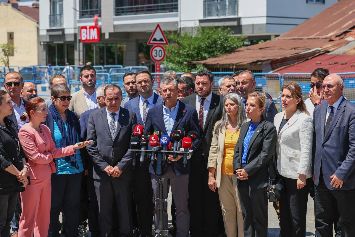 Genel Başkanımız Özgür Özel, Kartalkaya Grand Kartal Otel’deki facianın Bolu 1. Ağır Ceza Mahkemesinde görülen ilk duruşmasına katıldıktan sonra basın mensuplarına açıklamalarda bulundu.