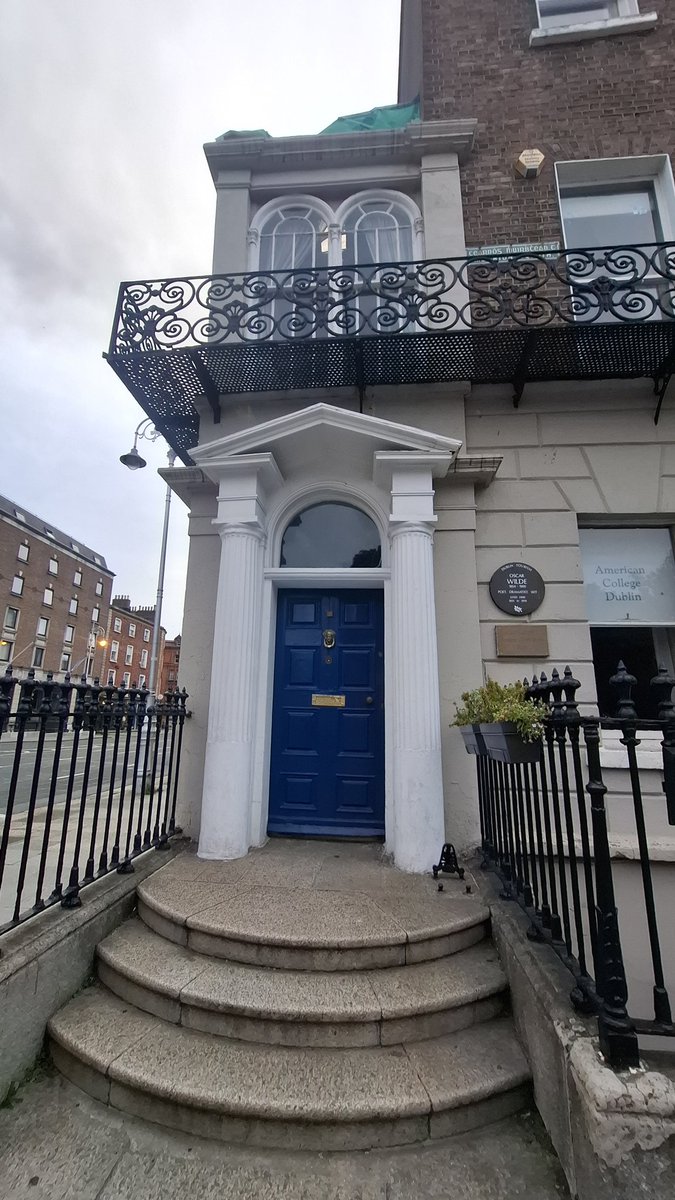 Erika Rivero (@erikariveroa) on Twitter photo La escultura más amada y visitada de #irlanda: nuestro amado irreverente #oscarwilde: vivió en la casa de su padre en #irlanda hasta los 22 años. <a href="/revistamassana/">Revista Más Sana</a> La escultura más amada y visitada de #irlanda: nuestro amado irreverente #oscarwilde: vivió en la casa de su padre en #irlanda hasta los 22 años. <a href="/revistamassana/">Revista Más Sana</a>