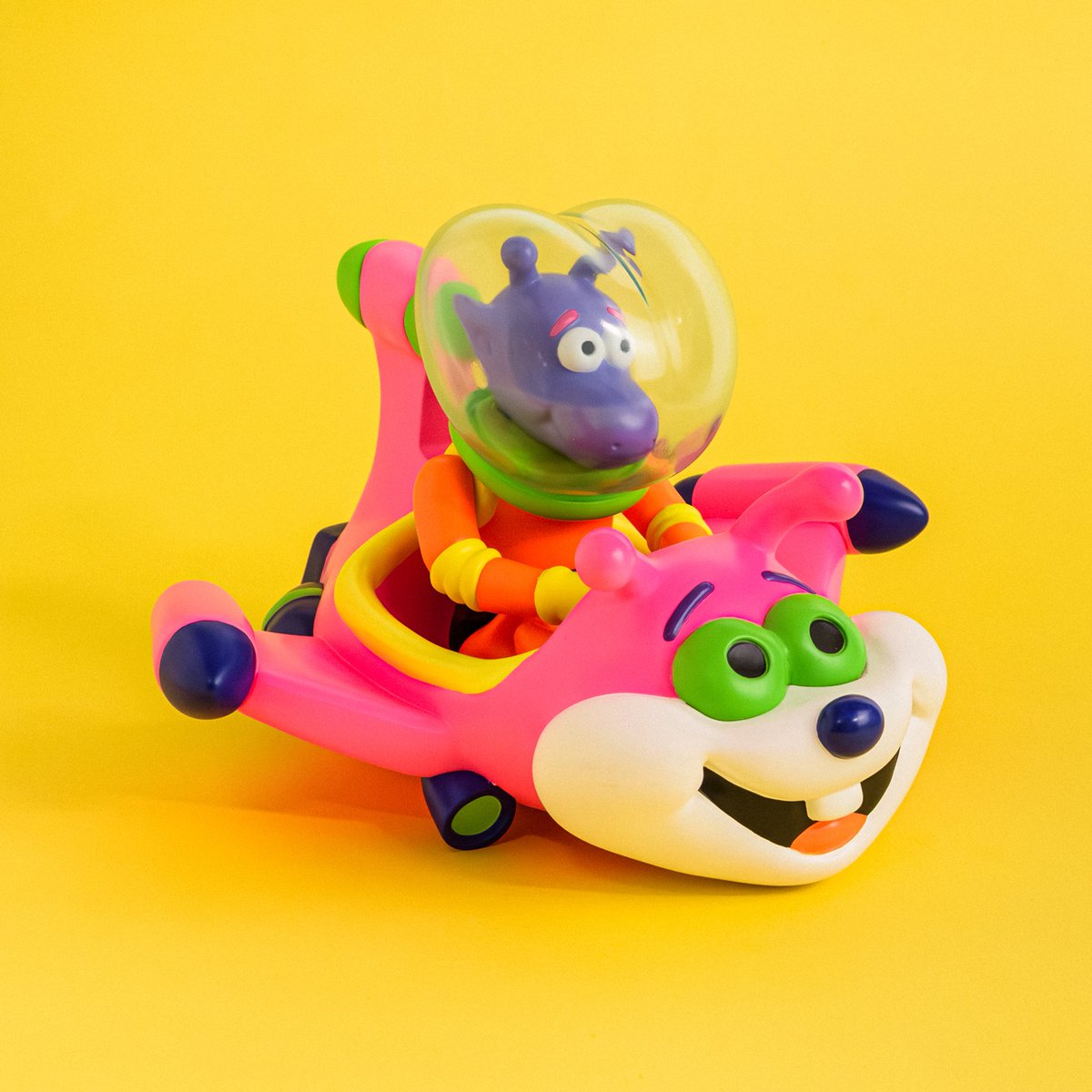 イラストレーター・山崎若菜が描く、 ユーモラスな宇宙人と未来の