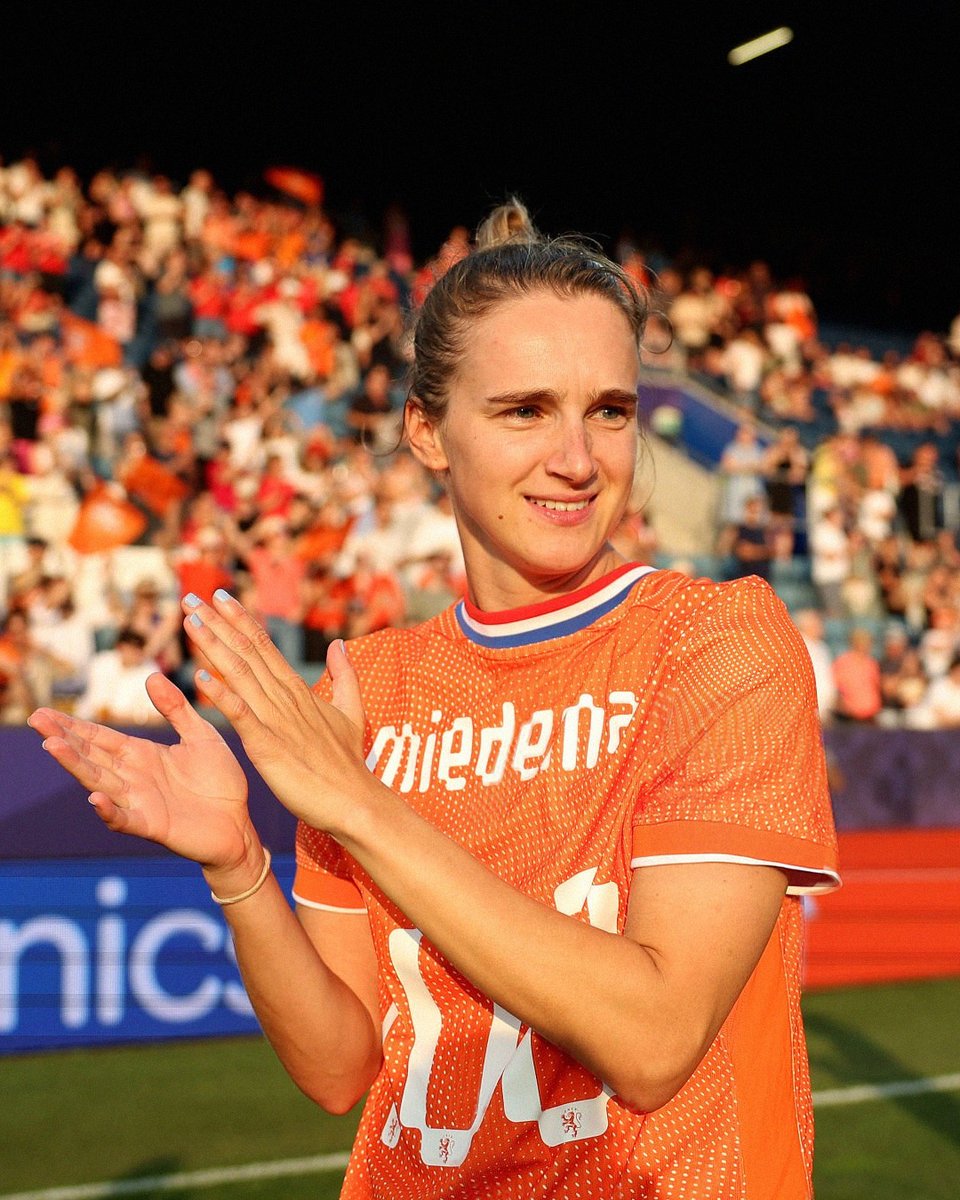 Common Goal (@commongoalorg) on Twitter photo 💯 goals for the Netherlands.
<a href="/VivianneMiedema/">Vivianne Miedema</a> has now hit a century of international goals for <a href="/oranjevrouwen/">OranjeLeeuwinnen</a>✅
A legacy secured at the EUROS and one that extends beyond the grass.
From being a mental health advocate to championing gender equality, Viv has been levelling the 💯 goals for the Netherlands.
<a href="/VivianneMiedema/">Vivianne Miedema</a> has now hit a century of international goals for <a href="/oranjevrouwen/">OranjeLeeuwinnen</a>✅
A legacy secured at the EUROS and one that extends beyond the grass.
From being a mental health advocate to championing gender equality, Viv has been levelling the