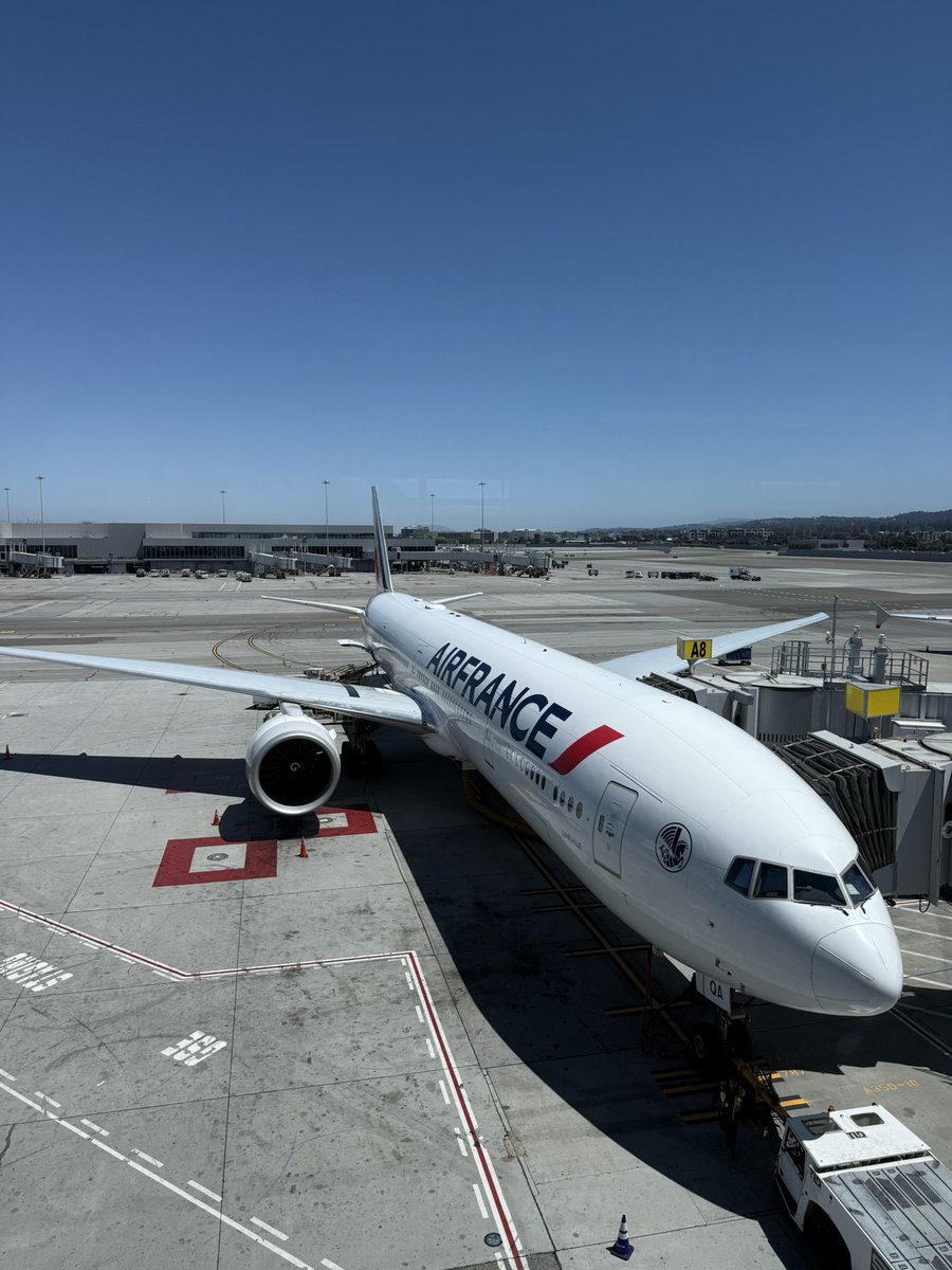 byAnhtho's tweet image. In Paris for 4 days, jet lag tips anyone ?
Sometimes I think I should just stay on the SF time zone 🥲