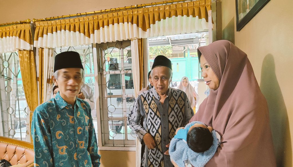 Secara etimologis, kata ARKIV dalam bahasa Skandinavia berasal dari bahasa Latin archivum, yang pada gilirannya berasal dari bahasa Yunani arkheion (ἀρχεῖον), yaitu tempat penyimpanan dokumen resmi milik pemerintah kota (archon, ἄρχων, berarti "penguasa" atau "penjaga