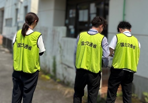 mlit_chugoku_uk's tweet image. #トラック・物流Gメン パトロール報告
(7/4(木):山口市内の工業団地7件、7/3(金):柳井市内5件)
現場での対話から「運ぶ」を確保しないと商売が維持できない。という荷主の危機感を感じました。
#トラック
#2024問題
#労働者不足
#ドライバーのお仕事