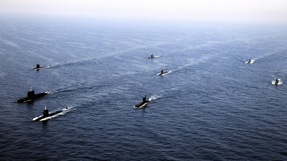 DivyaSi51590883's tweet image. भारतीय नौसेना के लिए 17 युद्धपोत और 9 पनडुब्बियों को मंजूरी का इंतजार! स्वदेशी निर्माण से नौसेना की ताकत बढ़ेगी, आत्मनिर्भर भारत का सपना साकार होगा!  #IndianNavy #NavalDevelopment #SelfReliantIndia #tejran