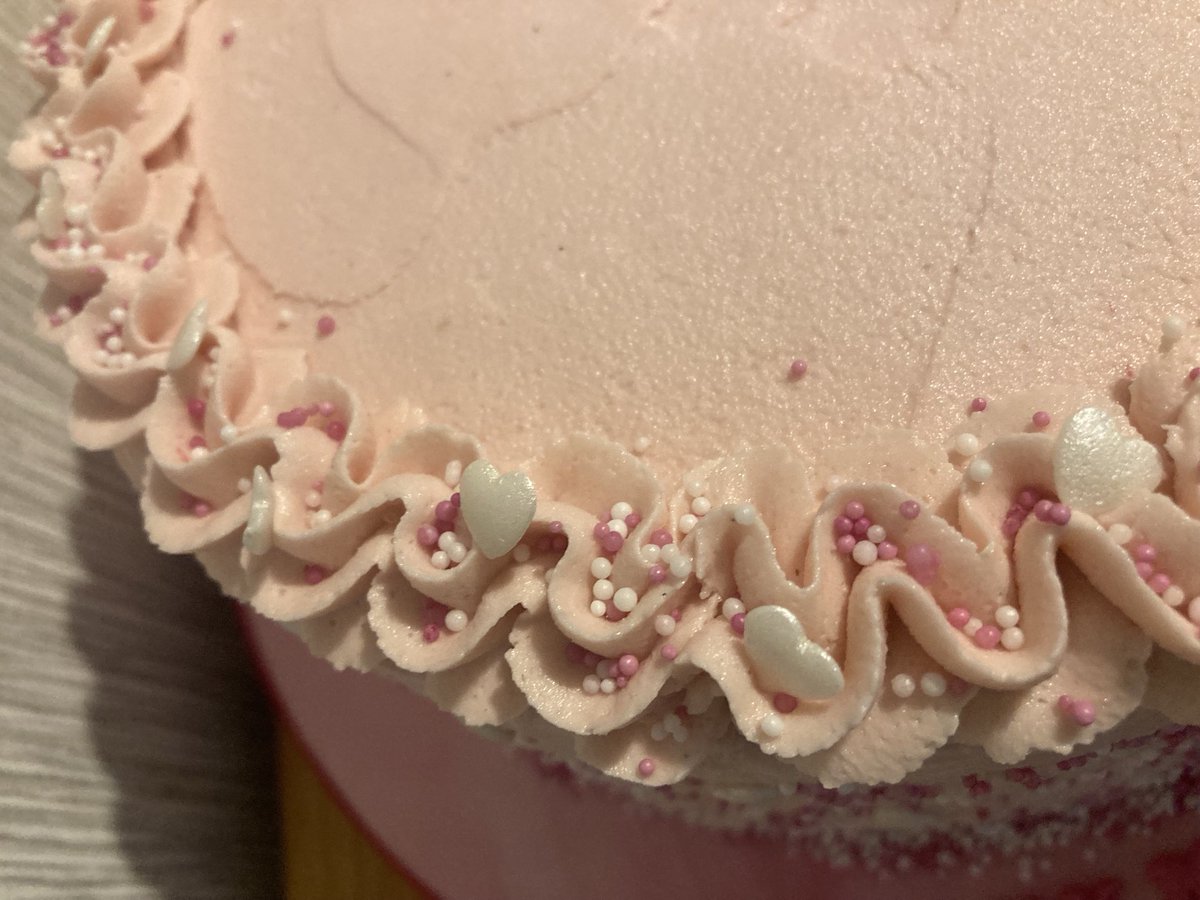 LouBcakes's tweet image. Simple #pink &amp;amp; #sprinkles #cake turned into a bit of a nightmare when my #turntable broke! 😱 Not the neatest, but well received!