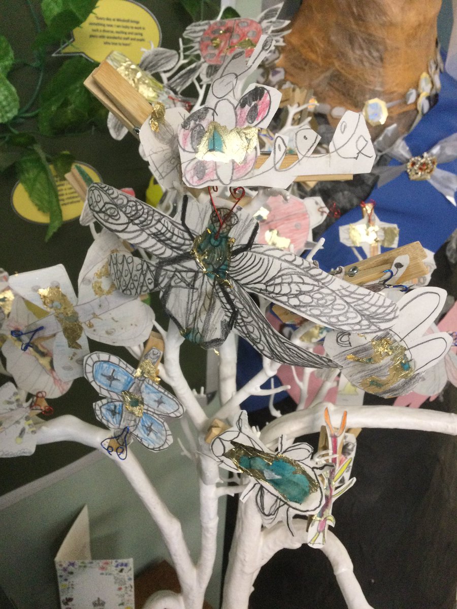 Owing to the recent warm weather we appear to have an influx of insects that have landed on our school prayer tree. Well done a year 2.♥️