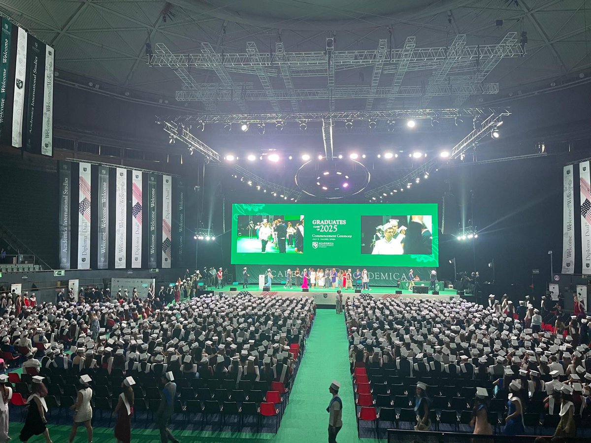 🎓 ¡Muchas felicidades a todos/as nuestros/as alumnos/as graduados en el #DiplomaDual de Academica! De esta manera, nuestros/as estudiantes han recibido la misma titulación que los estudiantes estadounidenses al finalizar el High School.